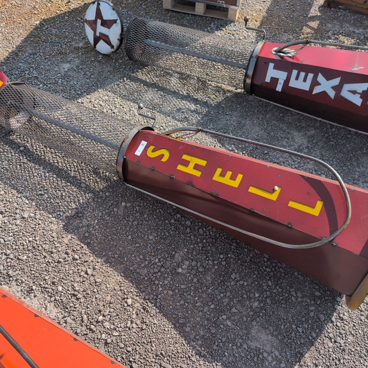 #55 • VINTAGE SHELL GAS PUMP YARD DECOR