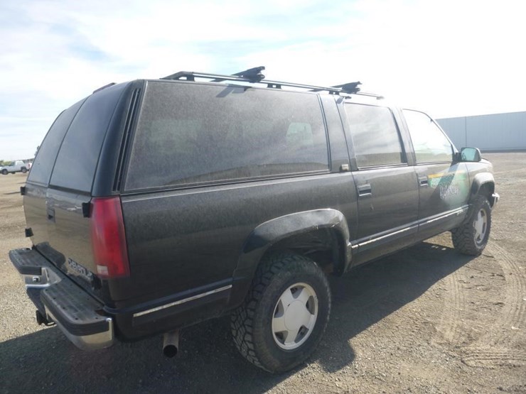 1994-chevrolet-suburban-image-3
