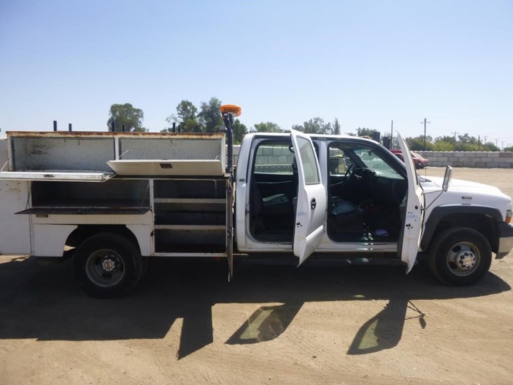 2001-chevrolet-3500-image-18