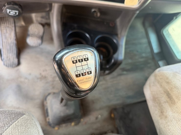 2013-kenworth-t800-image-25
