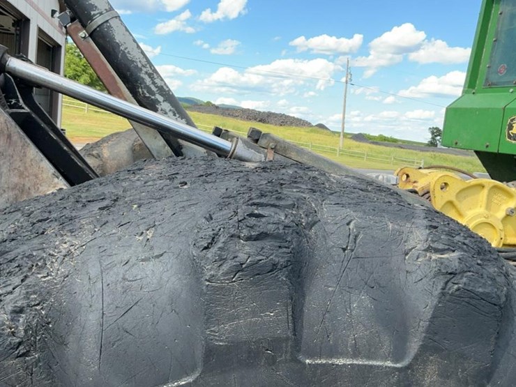 2012-deere-848h-image-77