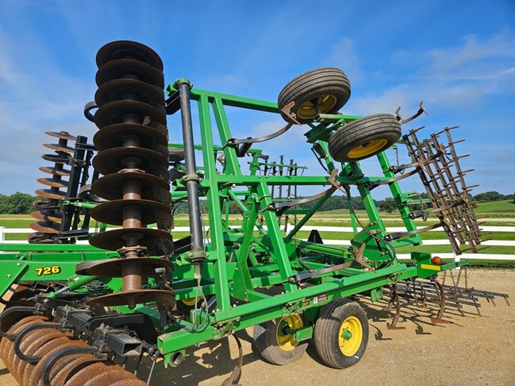 john-deere-726-image-30