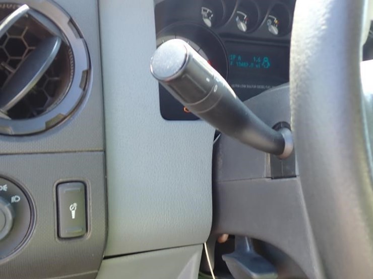 2011-ford-f550-image-35