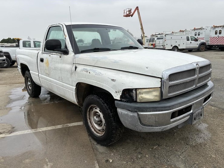 2001-dodge-ram-1500-image-2