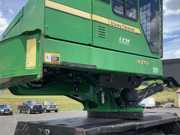 2015-deere-437d-image-44