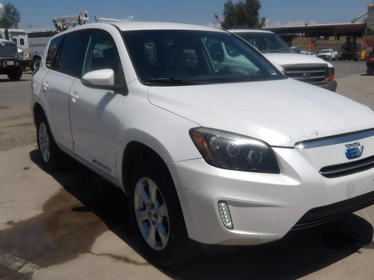 2012-toyota-rav4-image-2