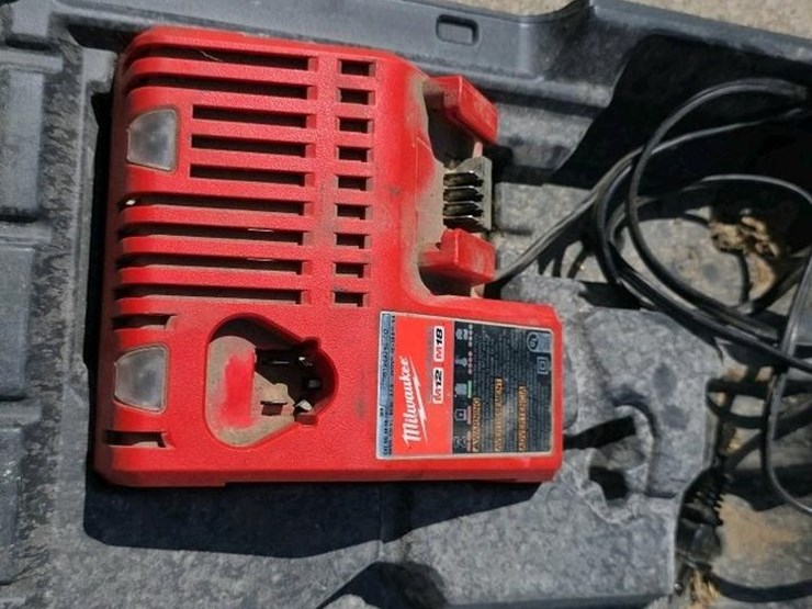 #112-•-milwaukee-1-3/4"-cordless-rotary-hammer-image-16