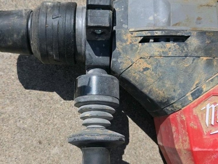 #112-•-milwaukee-1-3/4"-cordless-rotary-hammer-image-14