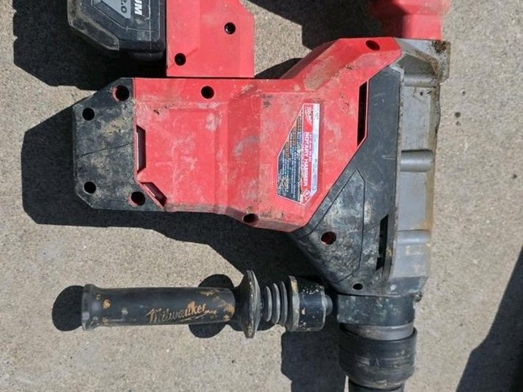 #112-•-milwaukee-1-3/4"-cordless-rotary-hammer-image-2