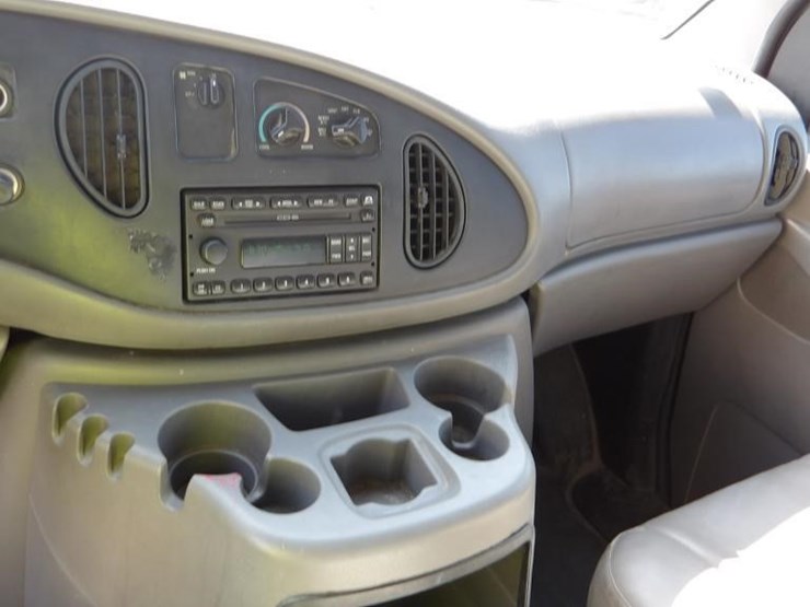 2002-ford-e350-image-17