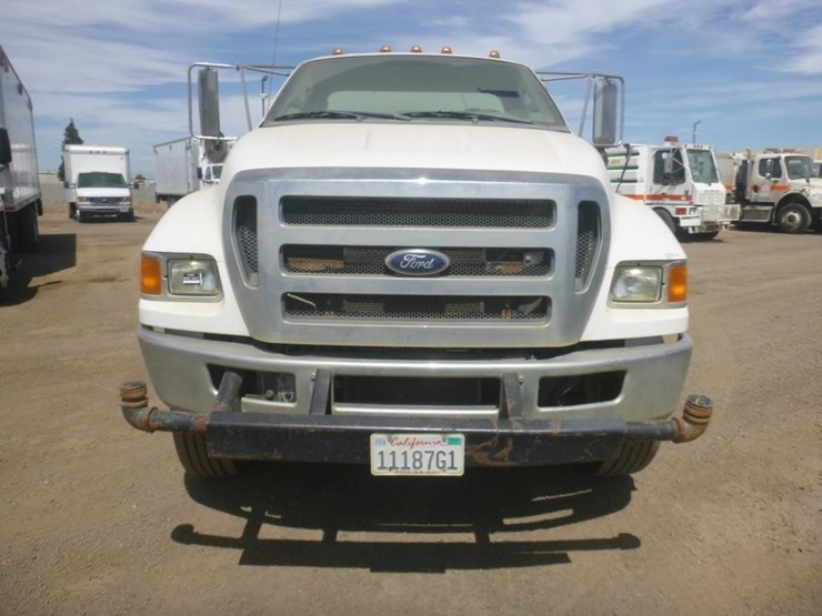 2011-ford-f750-image-8
