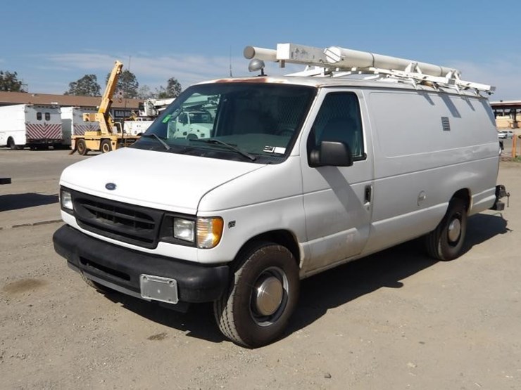 2002-ford-e350-image-1
