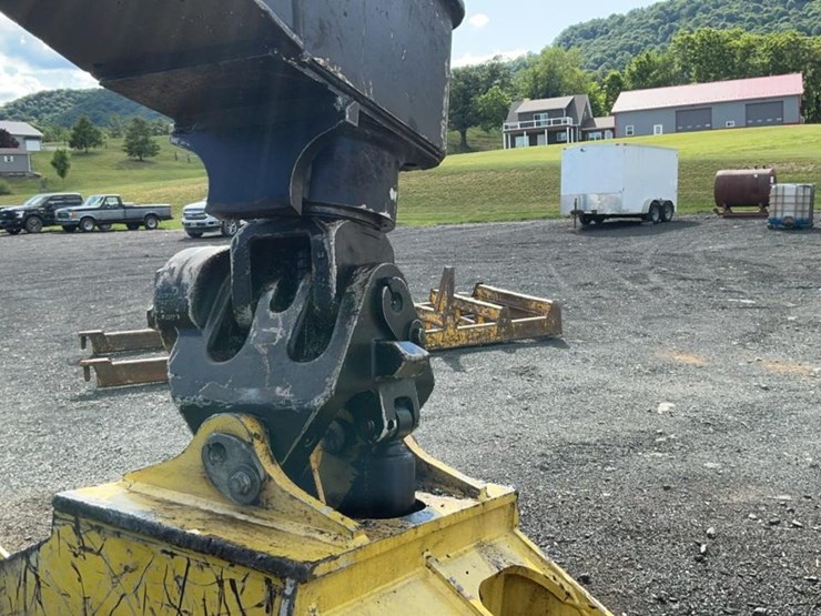 2012-deere-848h-image-73
