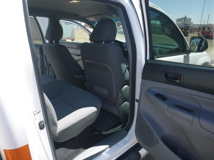 2013-toyota-tacoma-image-8