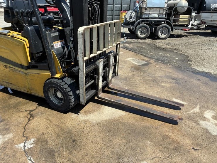 2011-yale-erp040vtn36tf082-forklift-image-6