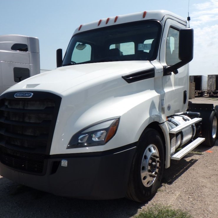 2019 FREIGHTLINER CASCADIA 126