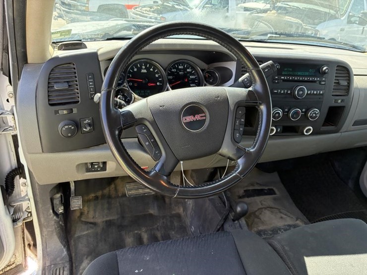 2012-gmc-sierra-2500hd-image-15