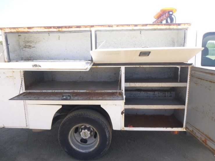 2001-chevrolet-3500-image-25