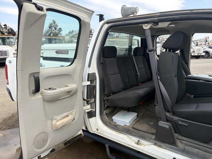 2012-gmc-sierra-2500-image-12
