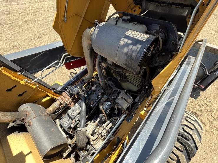 2020-deere-210l-image-55