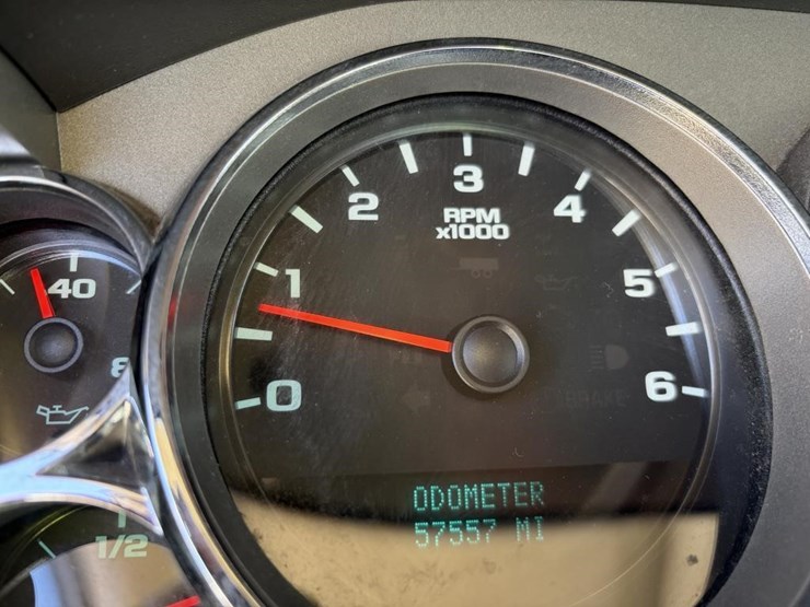 2013-chevrolet-silverado-2500-image-14