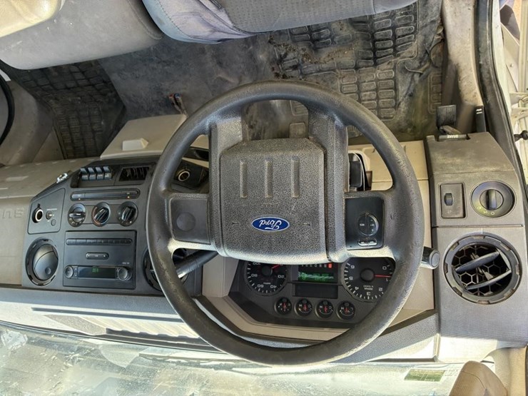 2009-ford-f550-image-16