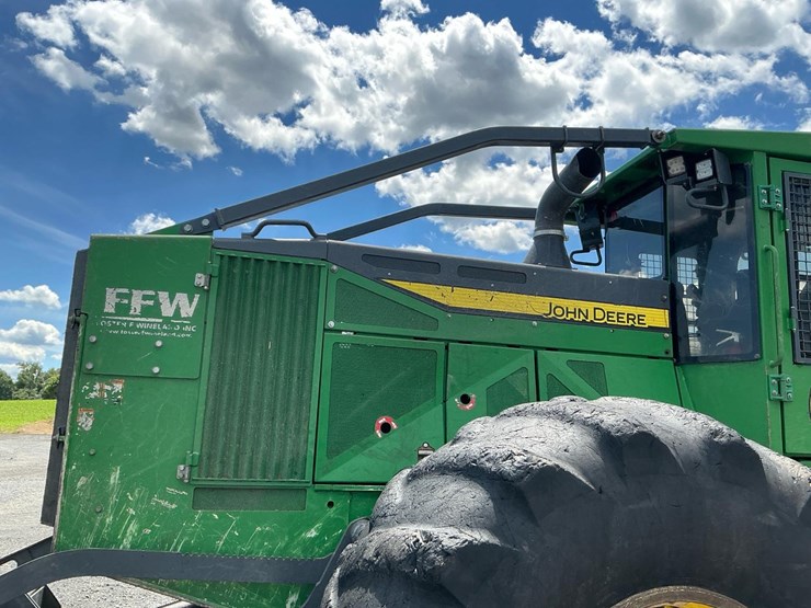2019-deere-848l-image-22