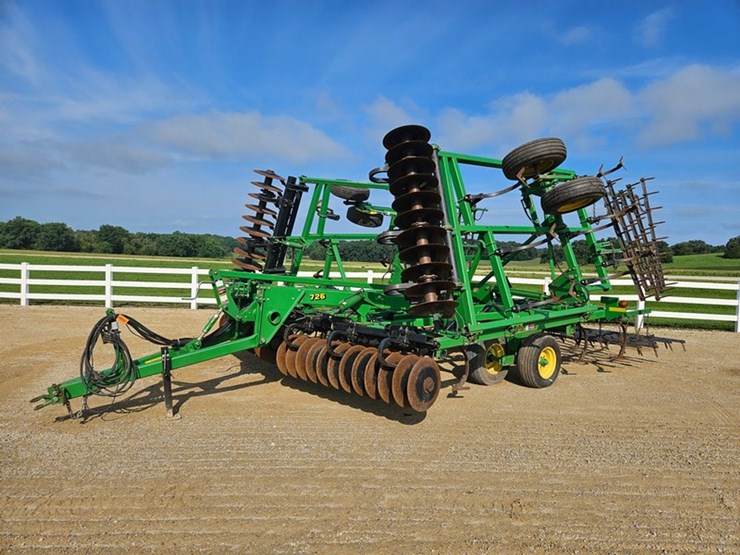 john-deere-726-image-1