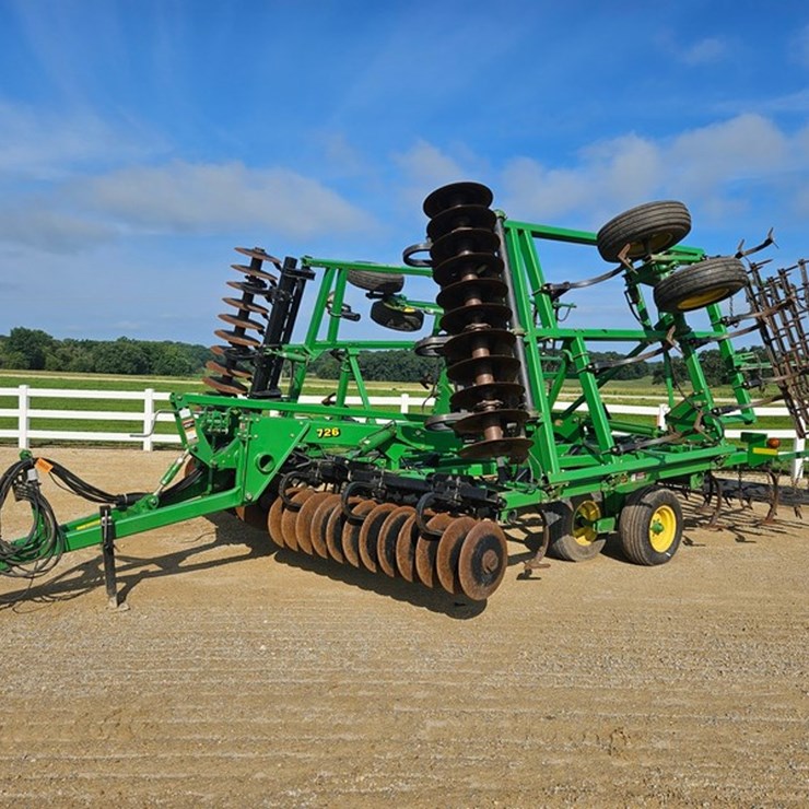 JOHN DEERE 726