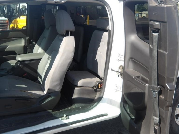 2016-gmc-canyon-image-13