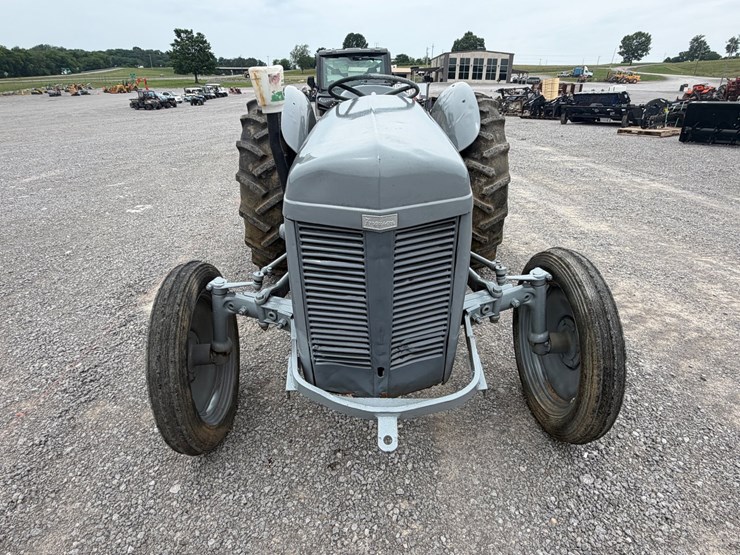 #4-•-1939-henry-ferguson-t020-farm-tractor-image-10