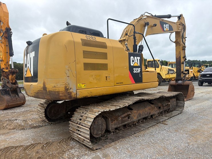 2017-caterpillar-323fl-image-3