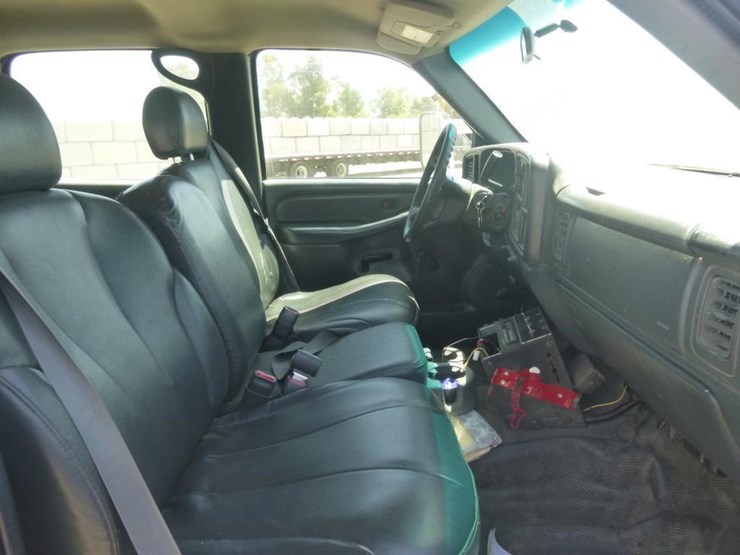 2001-chevrolet-3500-image-21
