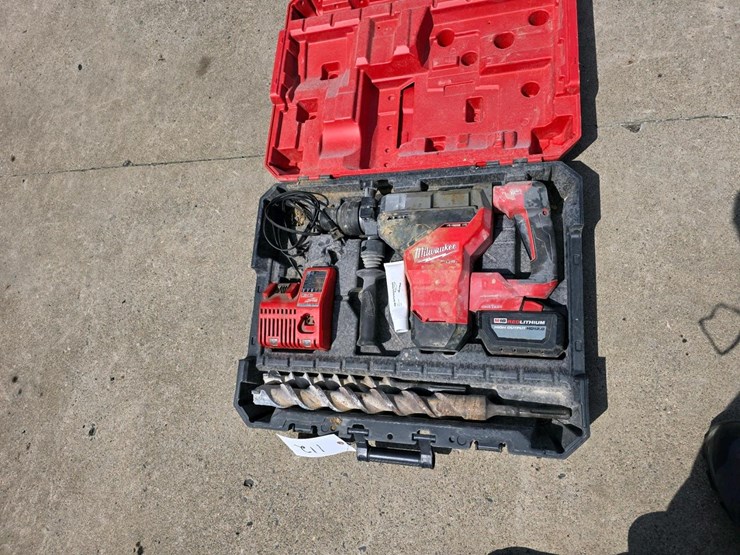 #112-•-milwaukee-1-3/4"-cordless-rotary-hammer-image-1