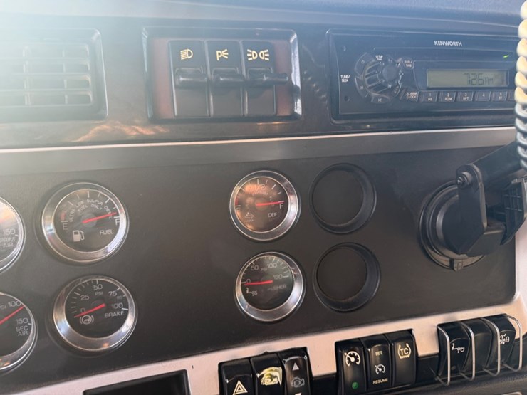 2013-kenworth-t800-image-27