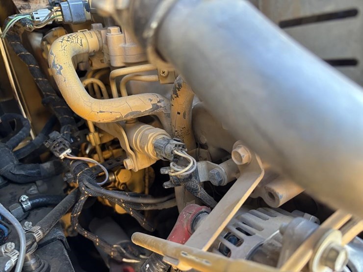 2016-caterpillar-259d-image-39