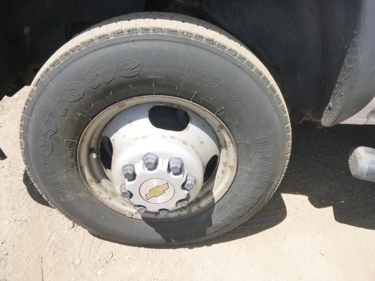 2001-chevrolet-3500-image-37