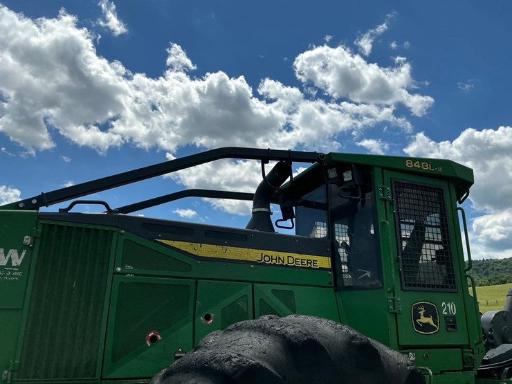 2019-deere-848l-image-24
