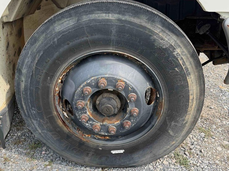 2009-international-durastar-4300-image-5