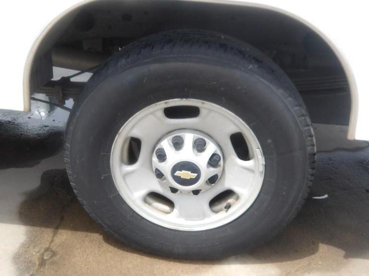 2012-chevrolet-silverado-2500-image-6