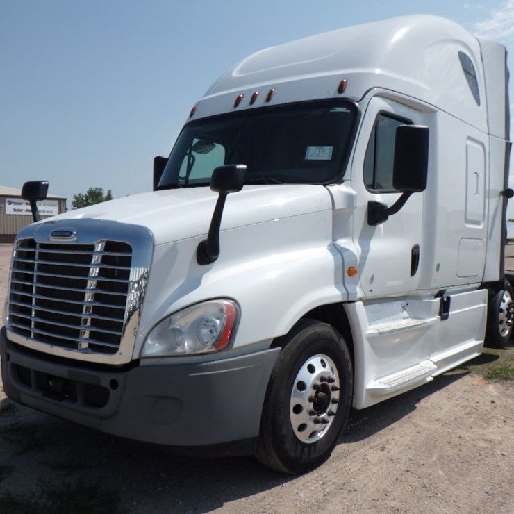 2017 FREIGHTLINER CASCADIA 125