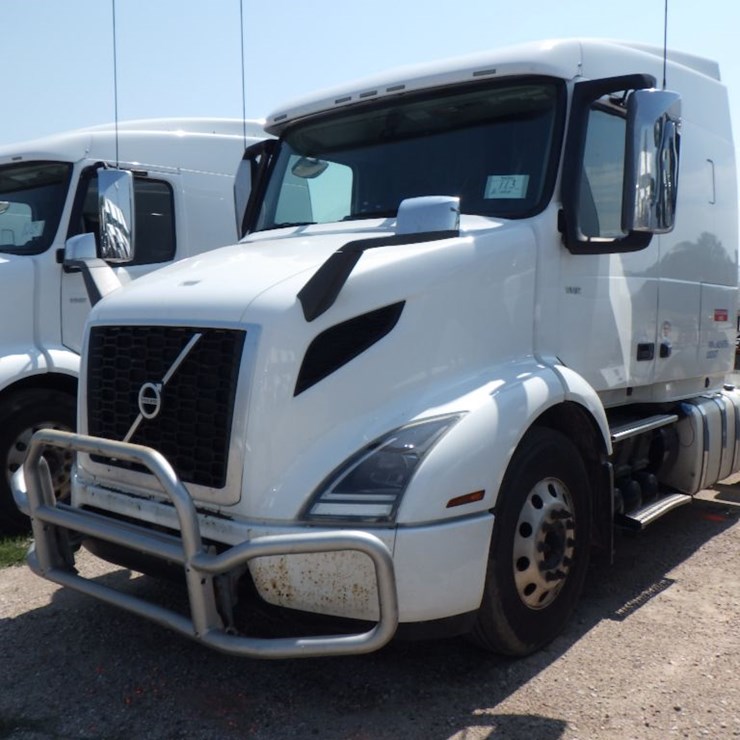 2020 VOLVO VNR640