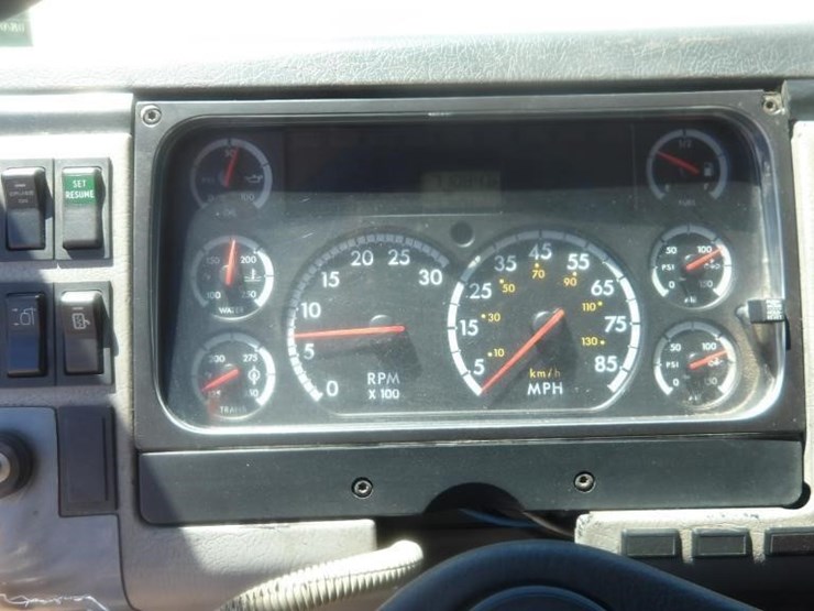 2002-freightliner-fl80-image-20