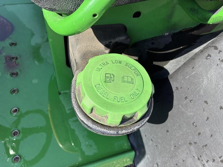 2019-john-deere-gator-image-9