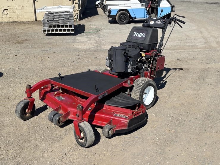 2007-toro-commerial-zero-turn-mower-image-1