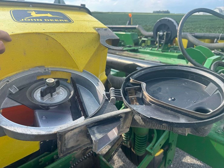 1999-john-deere-1780-image-33