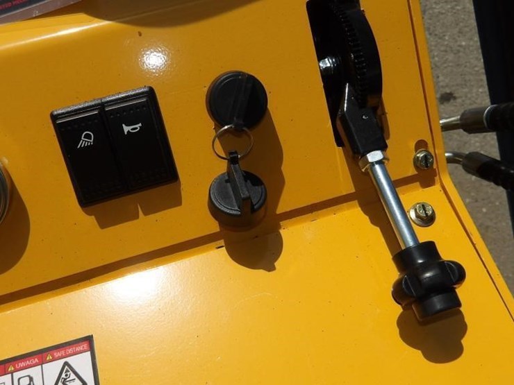 2026-zjz-380-skid-steer-track-loader-image-14