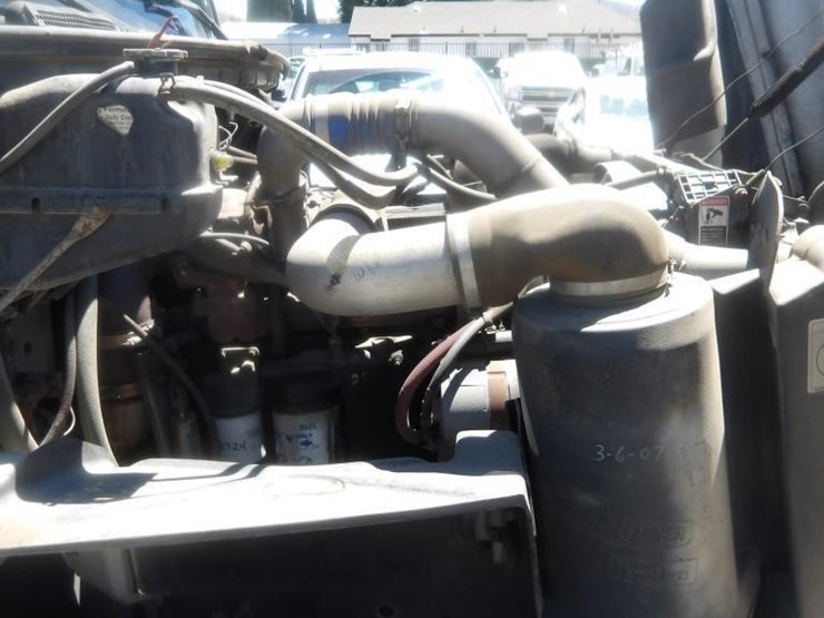 2002-freightliner-fl80-image-10