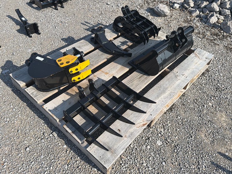#30-•-lot-of-misc-mini-excavator-attachments-image-4