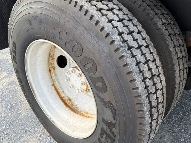 2013-international-4300m7-chipper-truck-image-9